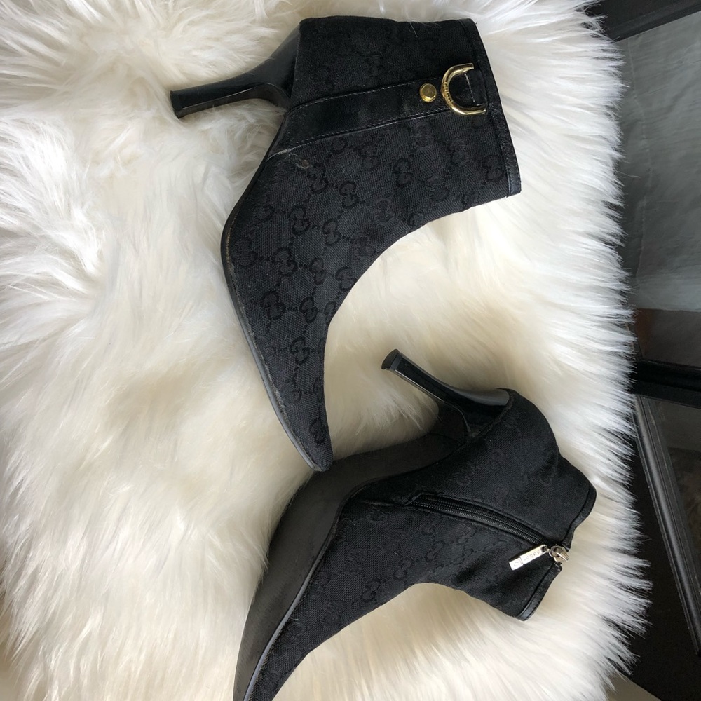 Gucci short heeled booties monogram black gold
